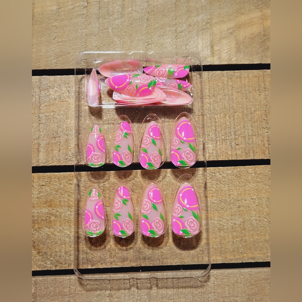 Boutique Press On Nails
